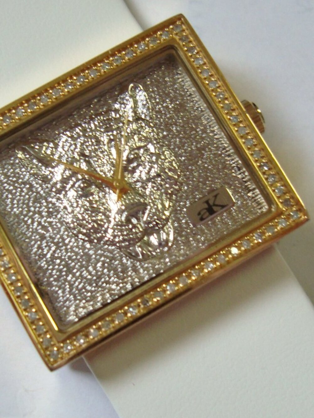 LADY AK DIAMOND COLLECTION  QUARTZ ,NEW BATTERY,RUN GREAT